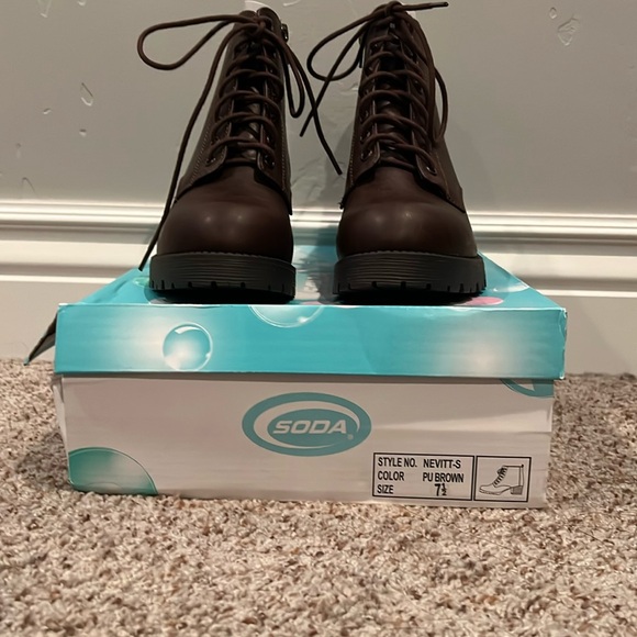 Brown ankle boots from Soda. Size 7.5 heel is 2.5 - Picture 9 of 10